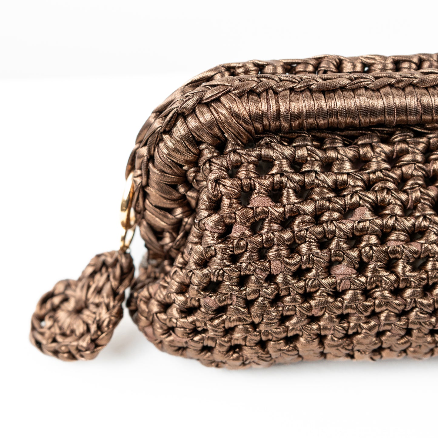 Clutch laminata color bronzo con portachiavi