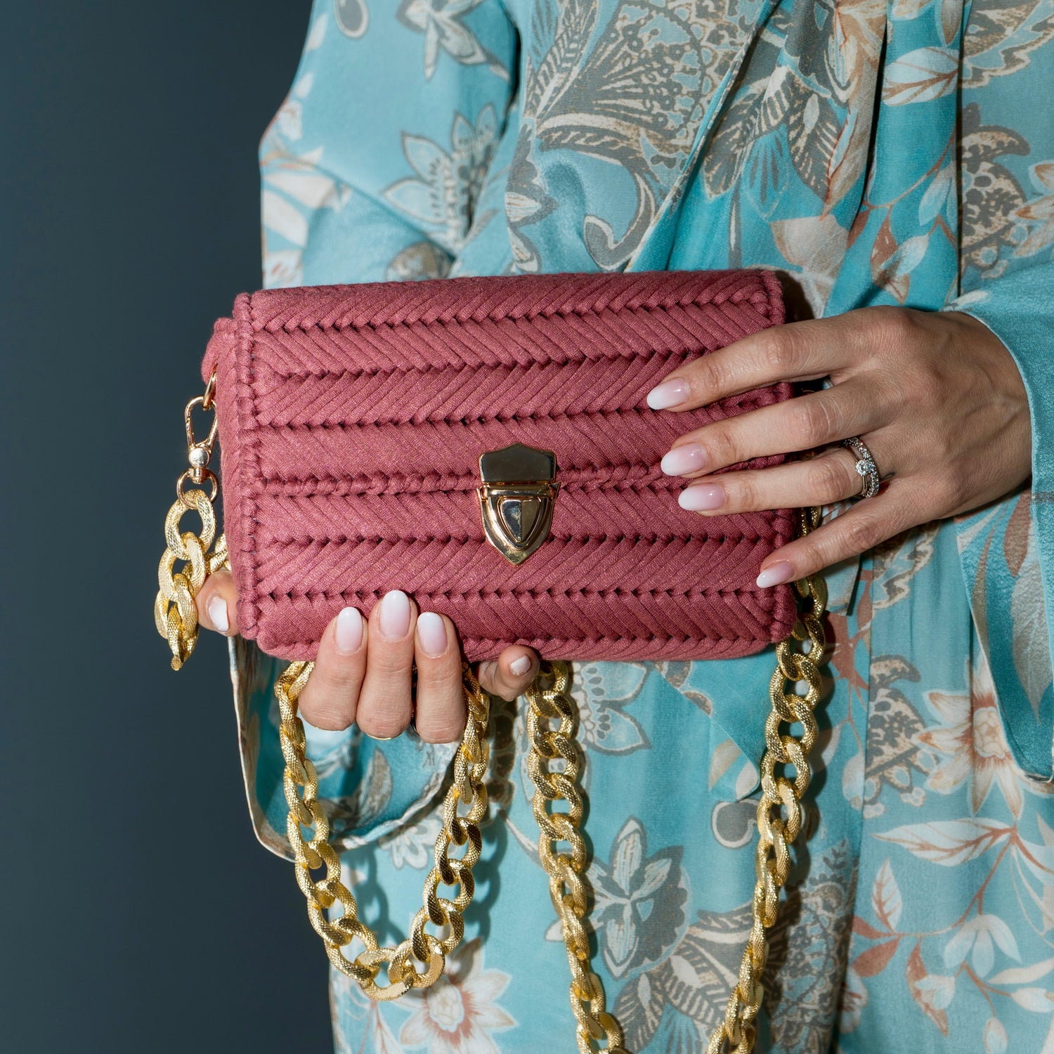 Mini bag crochet. Borsa uncinetto su rete  canvas rigida.