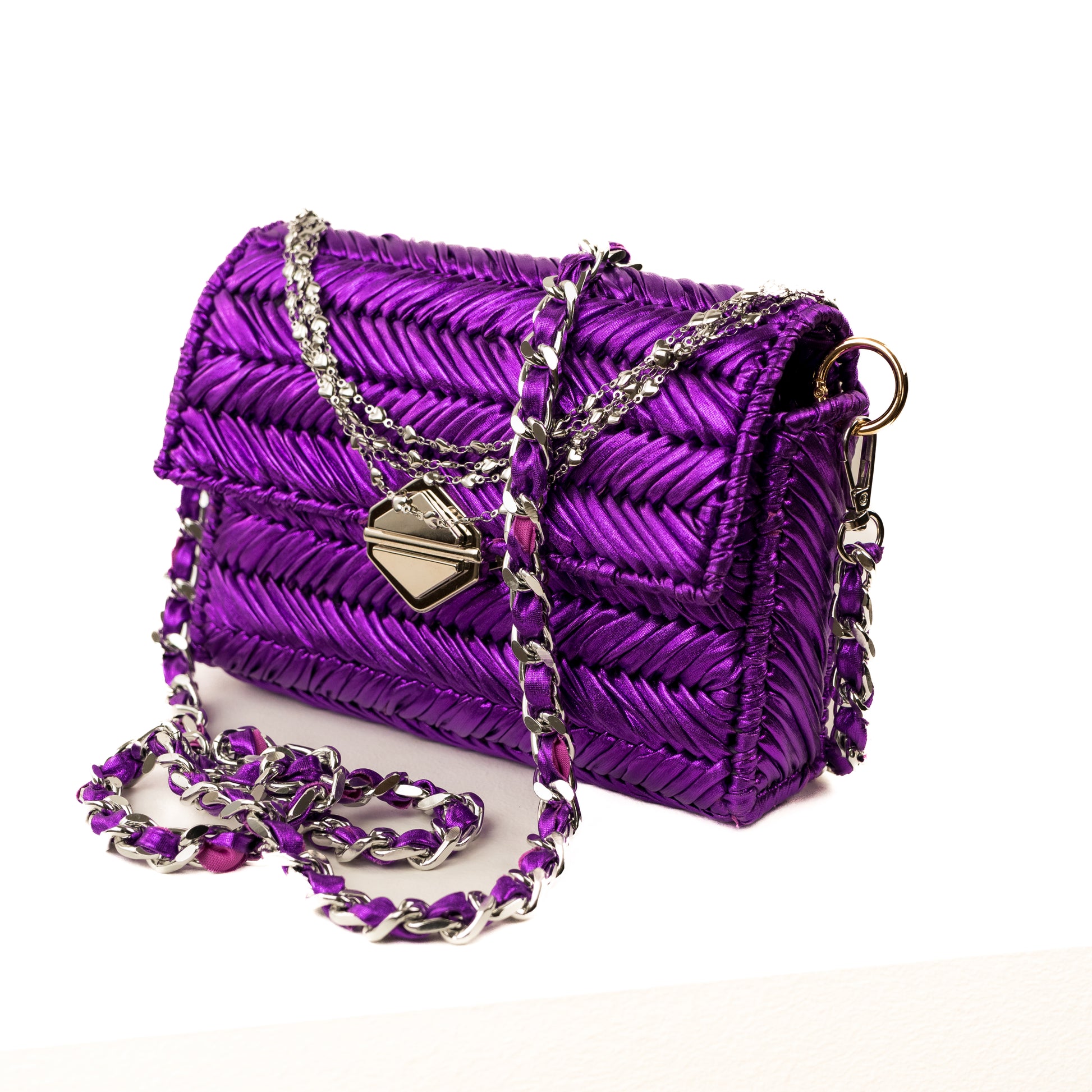Borsa con fettuccia laminata in rete canvas con tracolla intrecciata