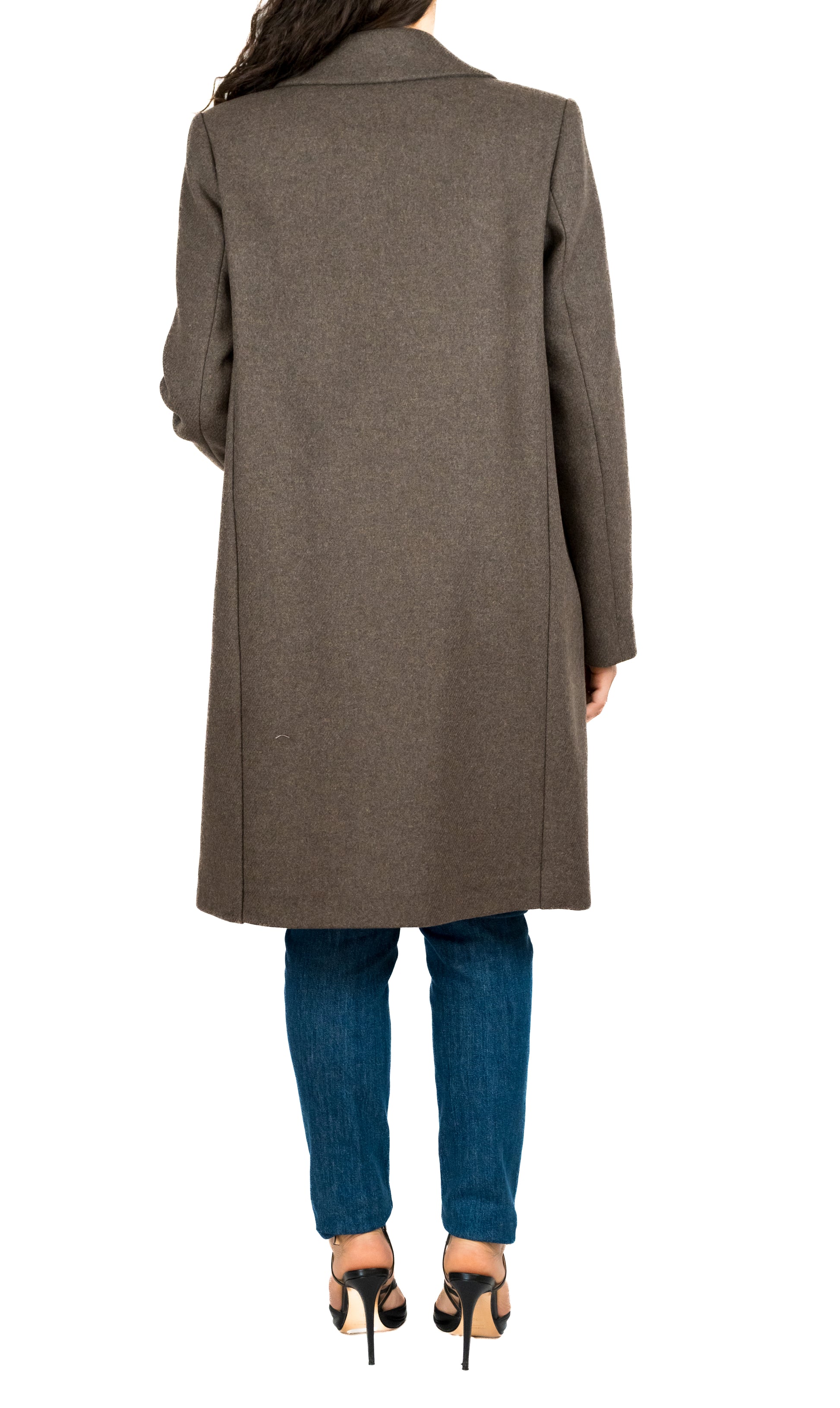 Cappotto tortora in misto lana con abbottonatura asimmetrica, rever basico, tasche in cucitura e bottoni ricoperto..