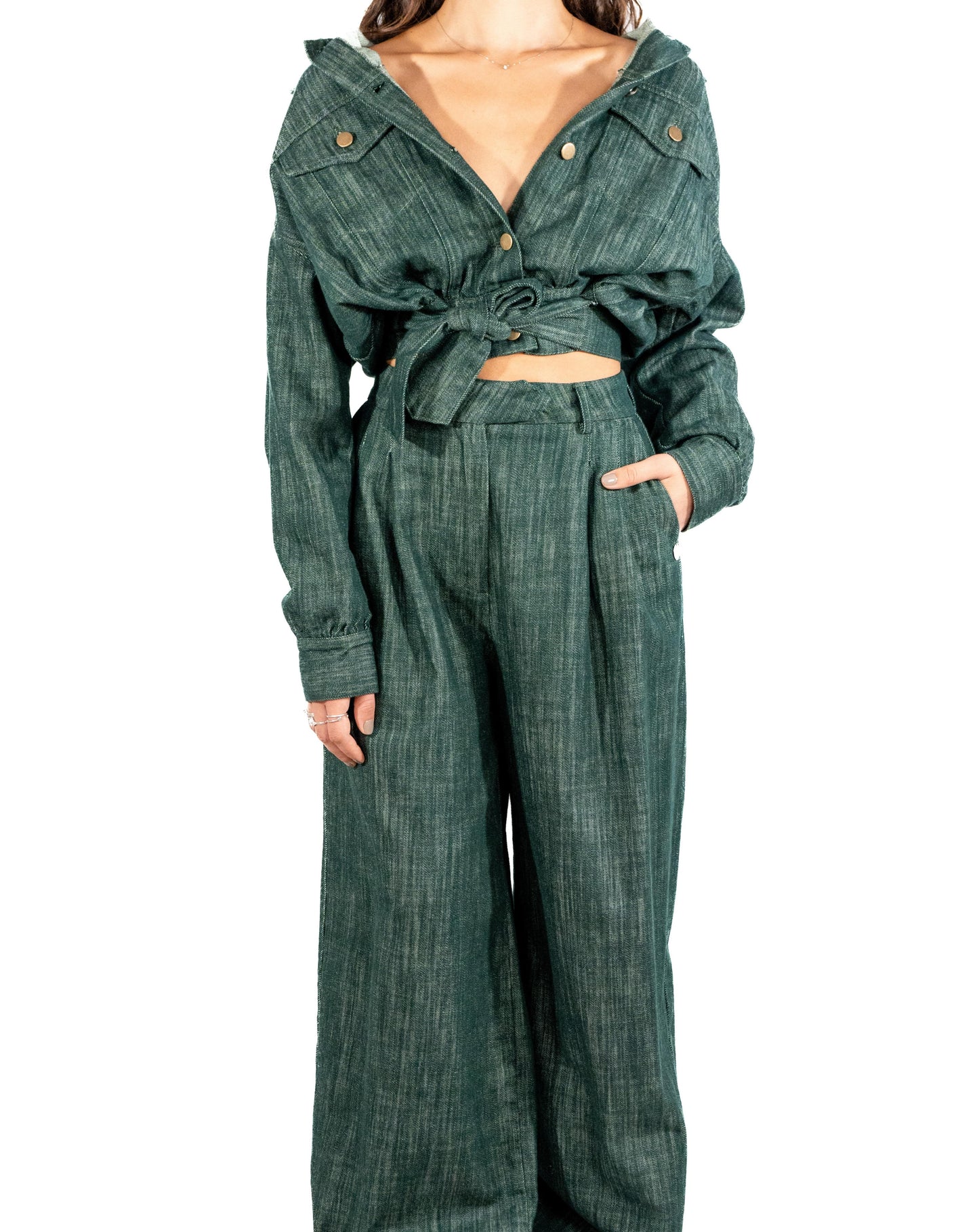 Giacca cropped in denim con nodo e tasche frontali