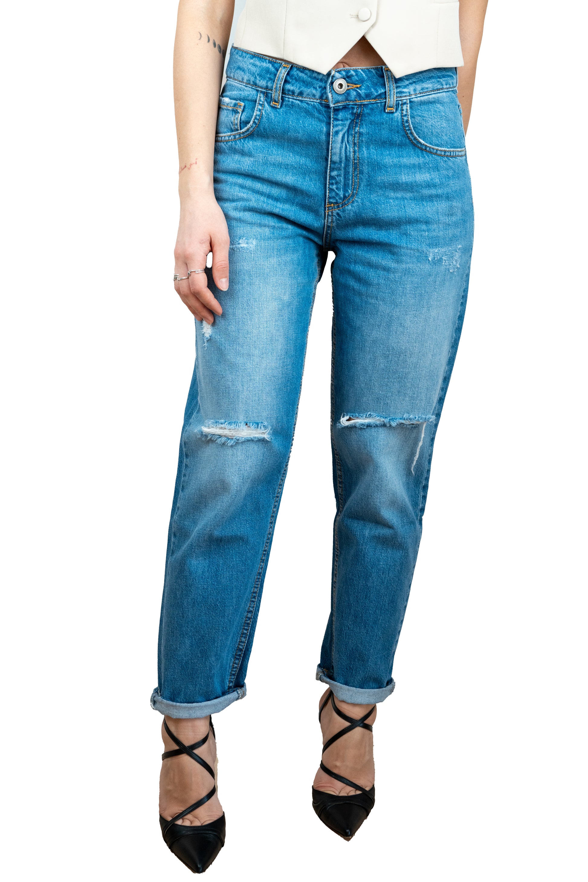 Jeans carrot con tagli