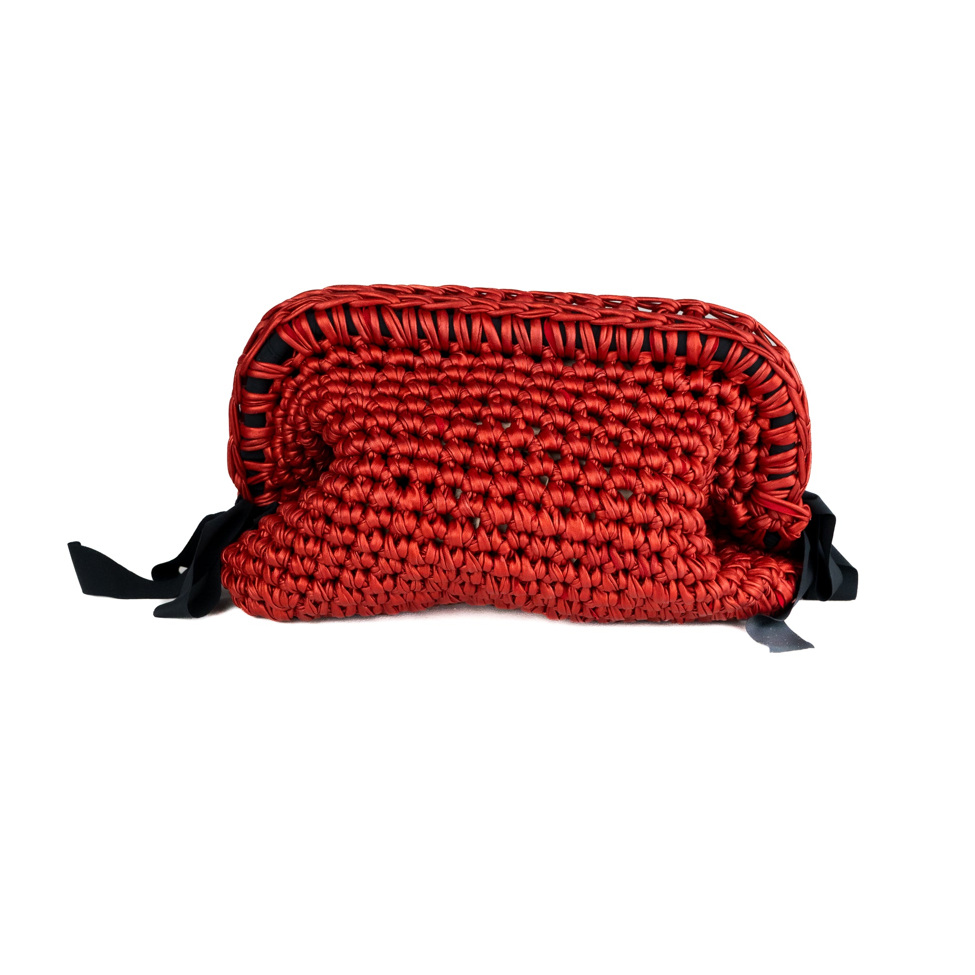 Minibag realizzata interamente a mano all'uncinetto con fettuccia laminata. Colori a scelta