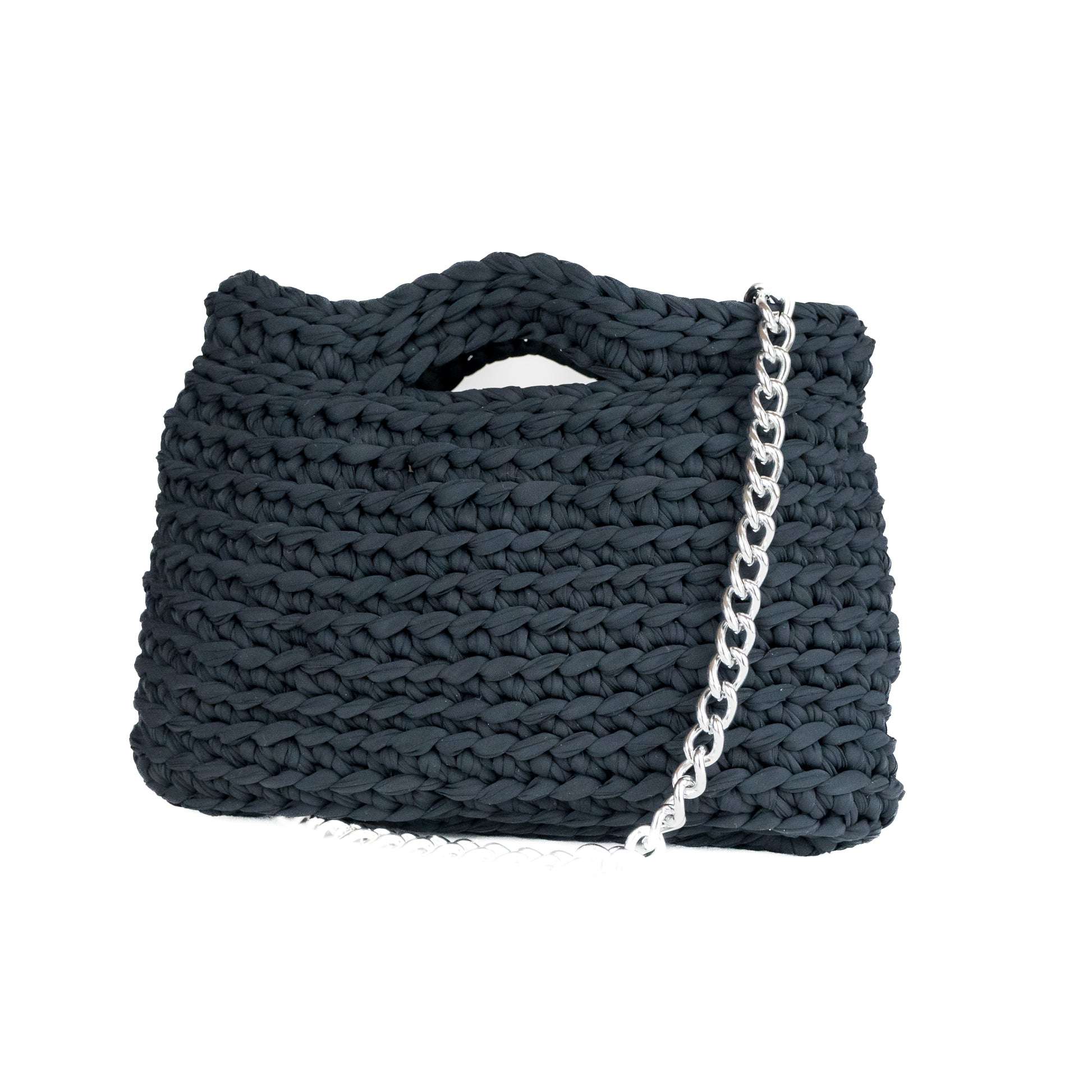 Minibag realizzata interamente a mano all'uncinetto con fettuccia in lycra.