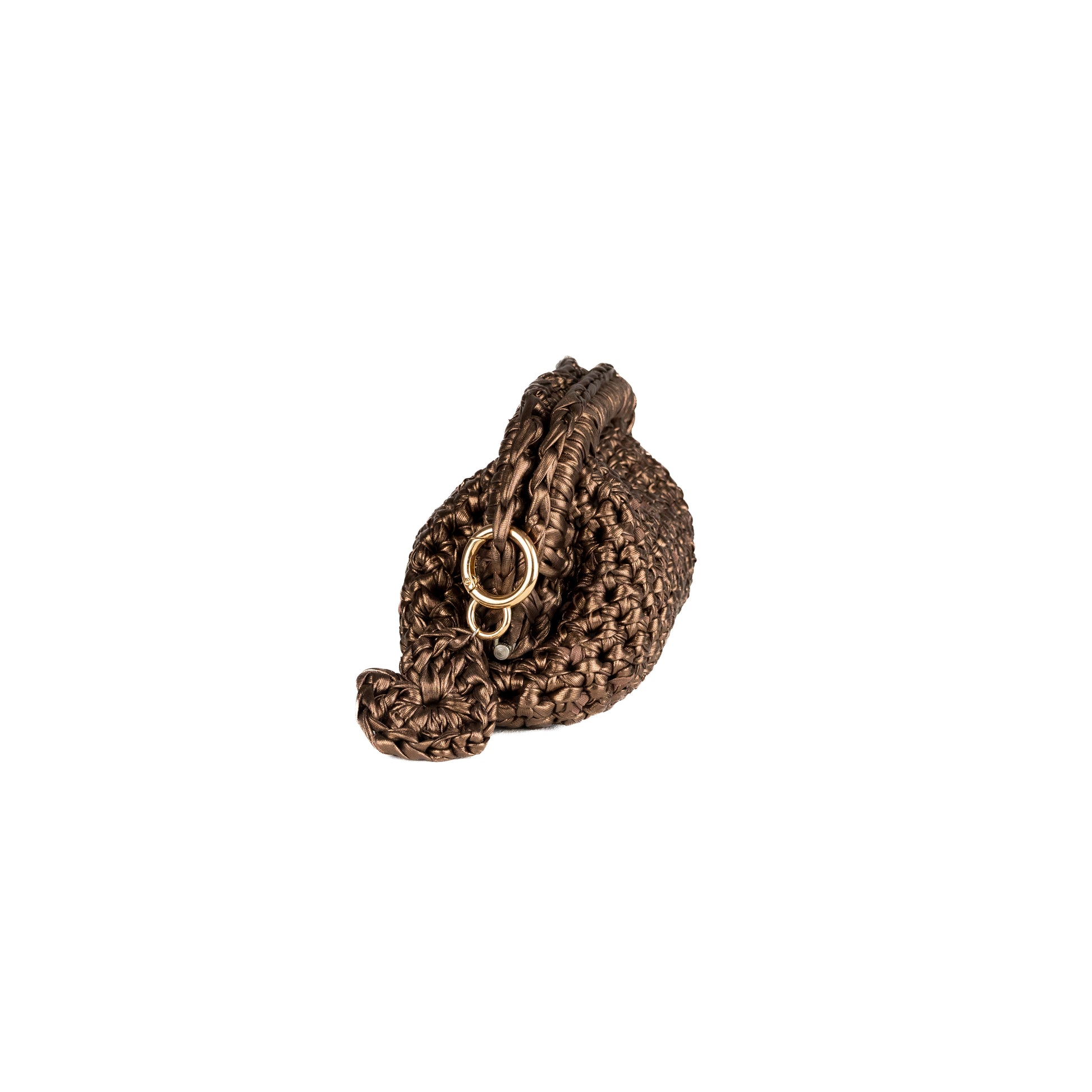 Clutch bronzo realizzata all'uncinetto con fettuccia laminata e chiusura a molla.