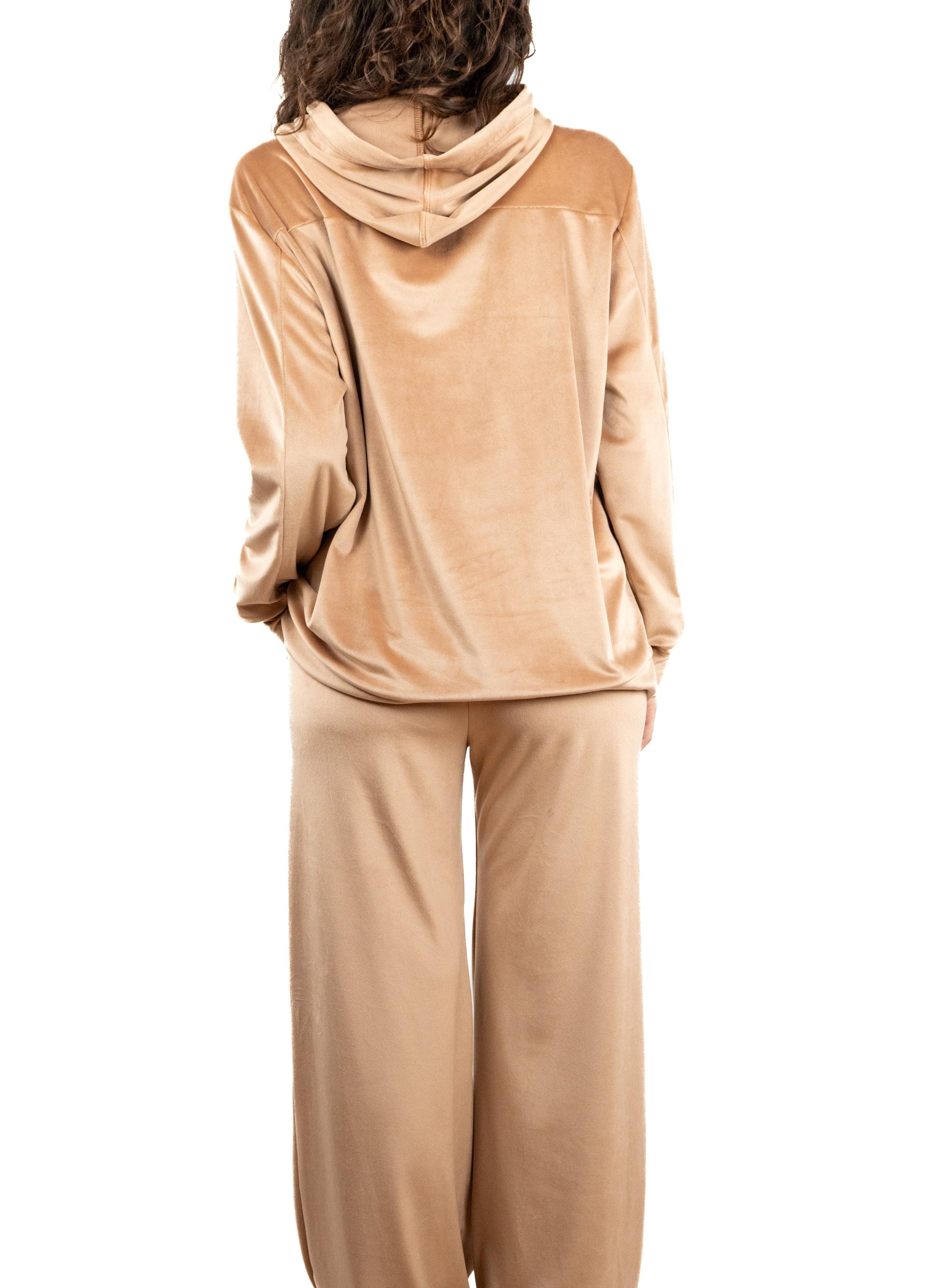 Pantalone tuta in ciniglia a palazzo con cordino in vita. Felpa con cappuccio in ciniglia