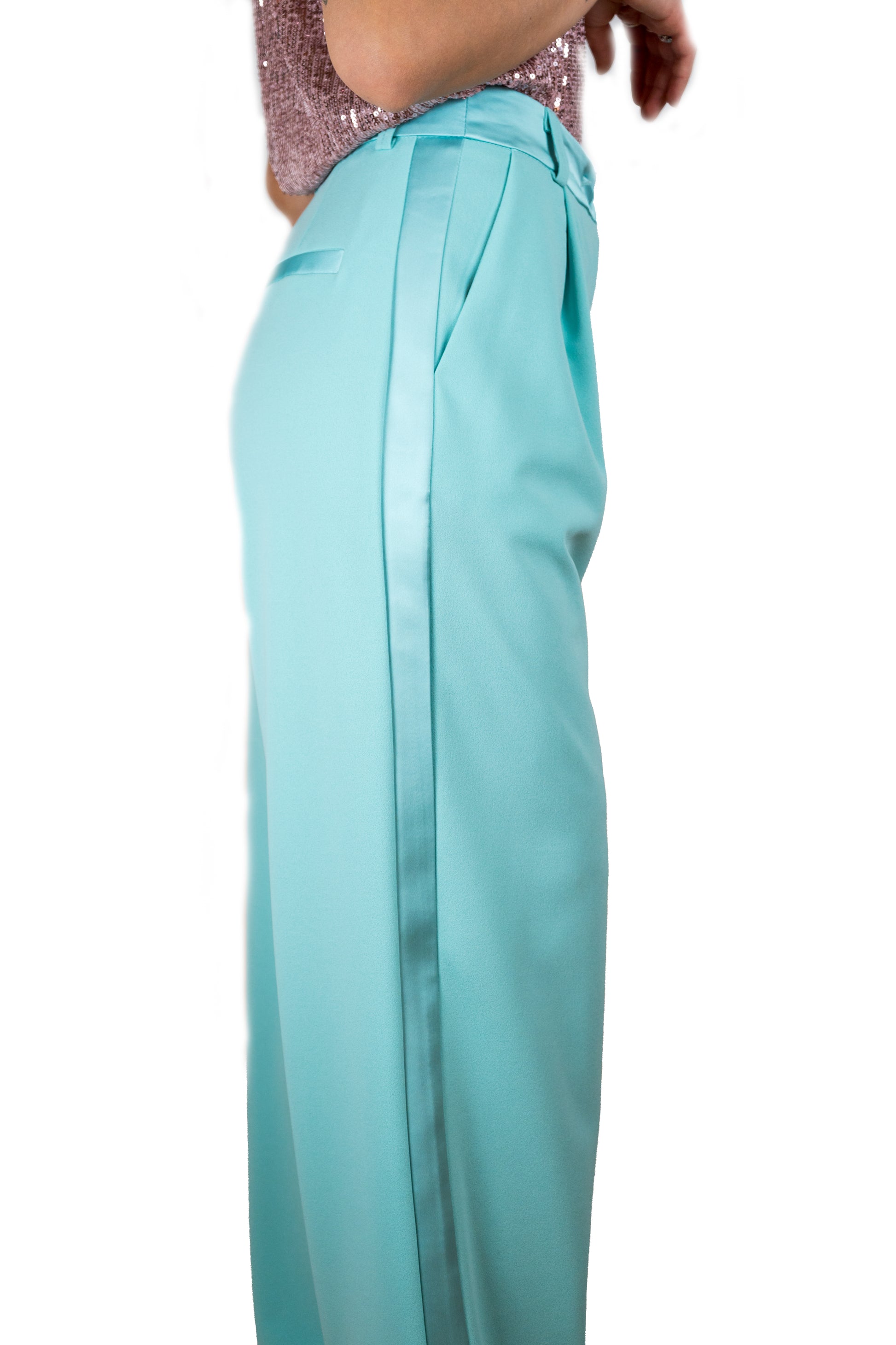 Pantalone smoking con banda laterale in raso.