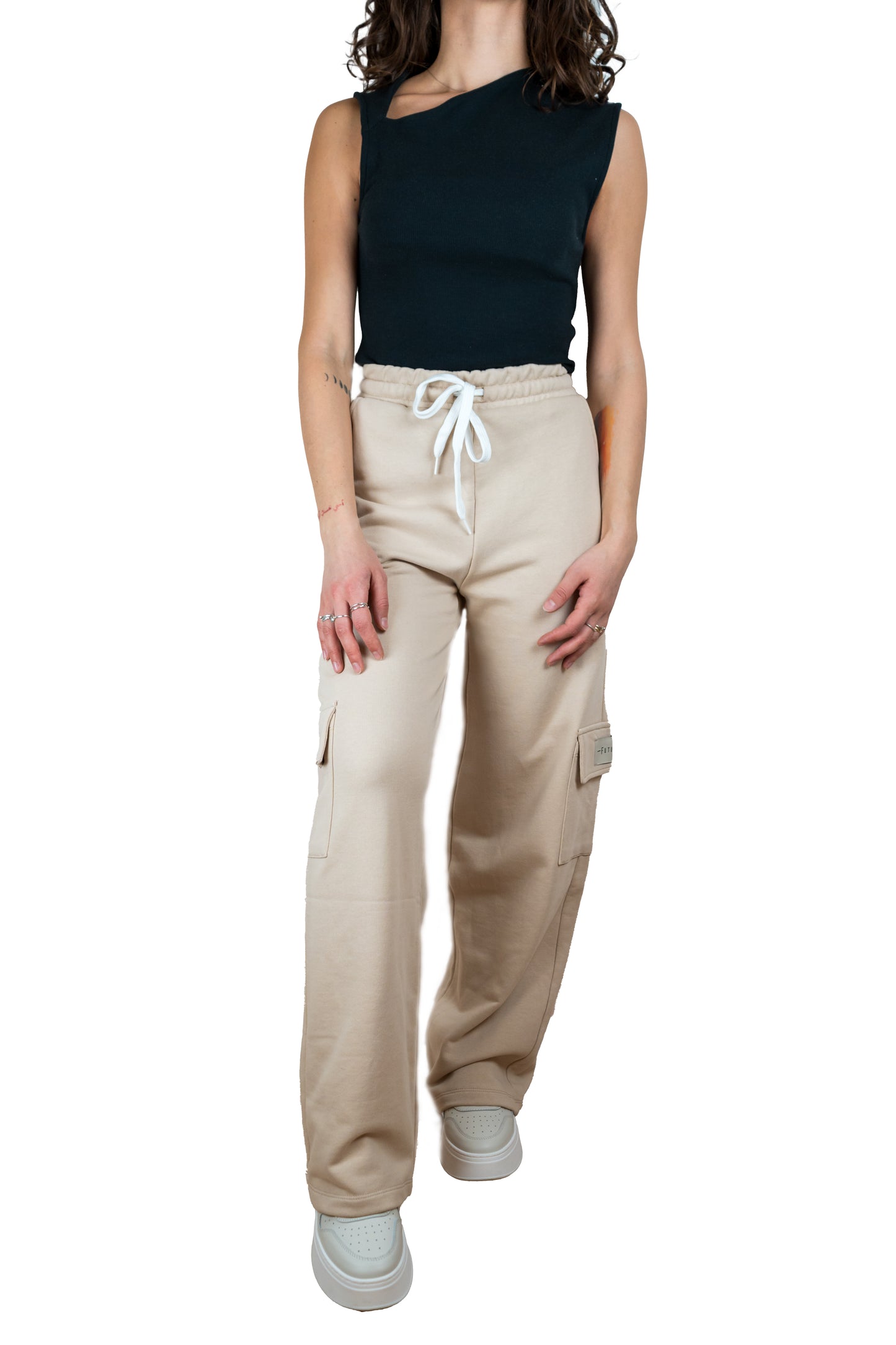 Pantalone tuta con tasche laterali, gamba dritta e coulisse in vita