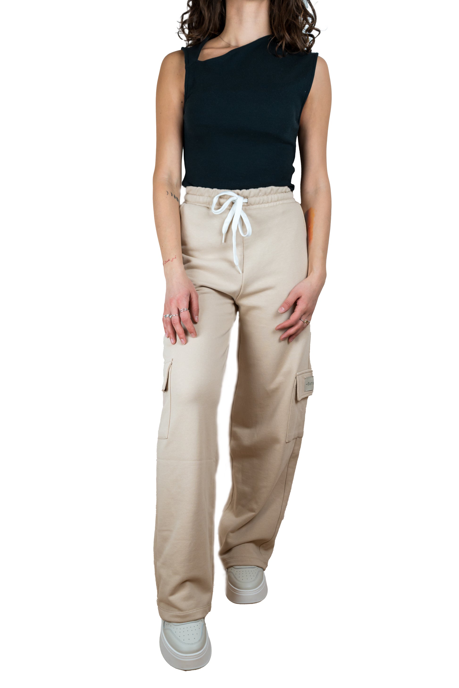Pantalone tuta con tasche laterali, gamba dritta e coulisse in vita