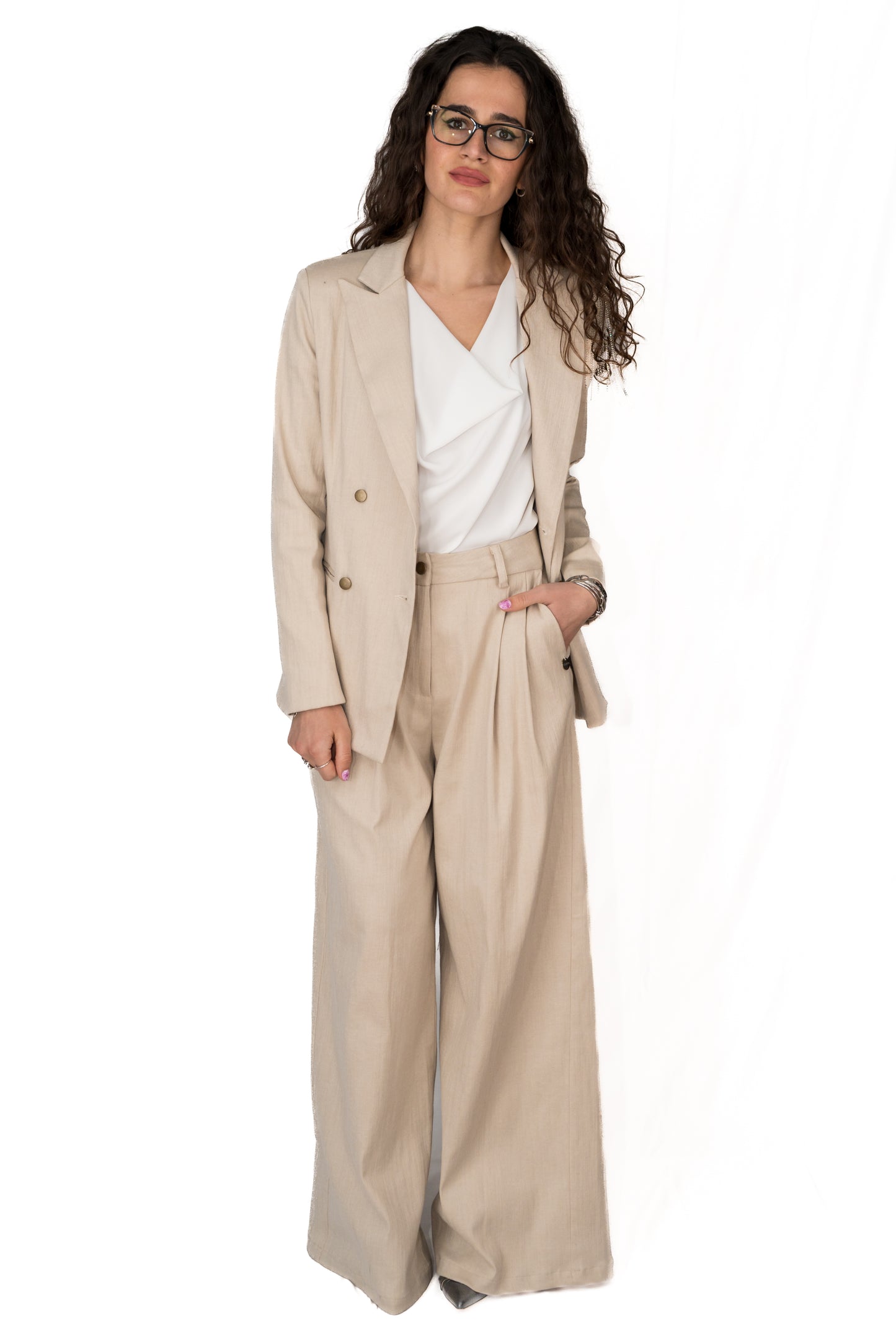 Tailleur cotone beige.