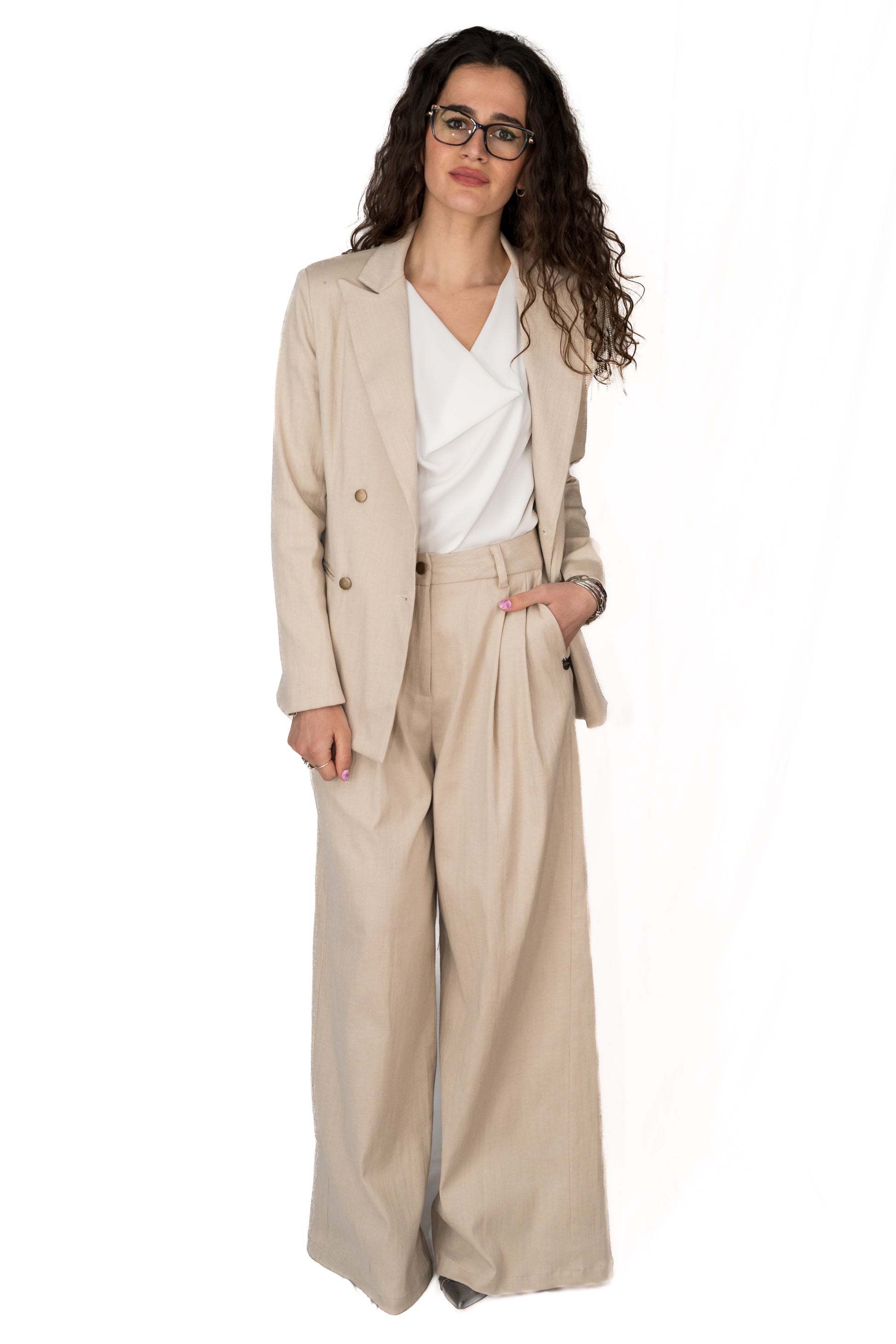 Tailleur cotone beige.